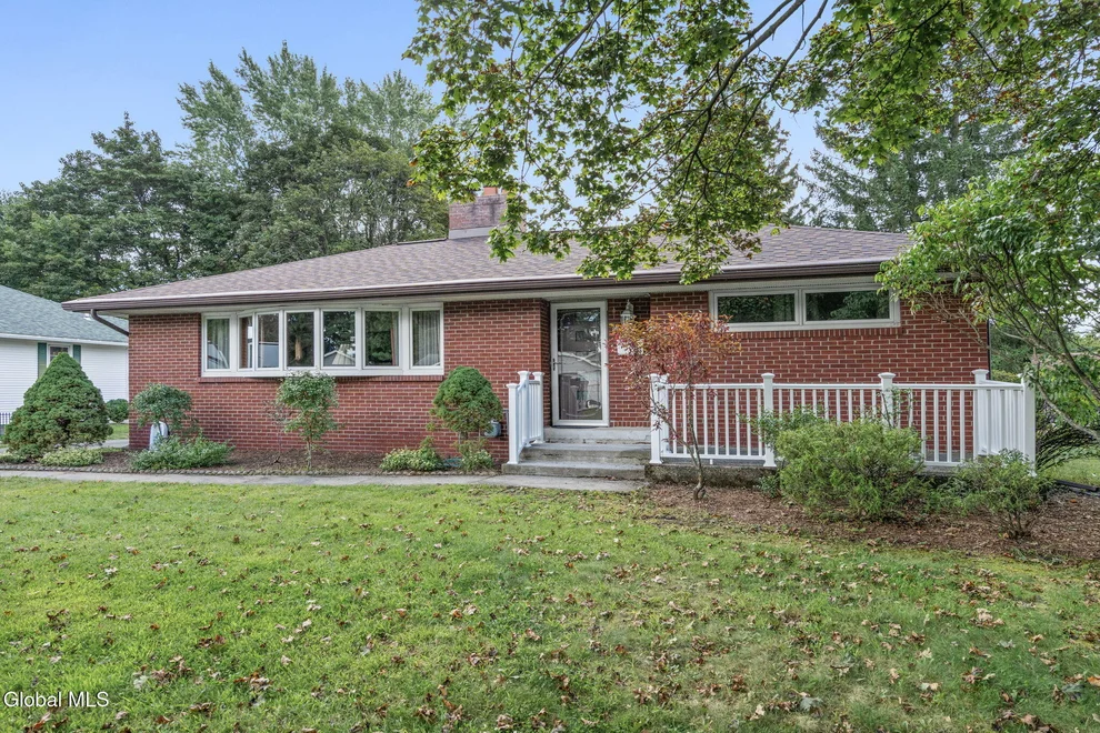Unit for sale at 27 W Glenwood Drive, Colonie, NY 12110