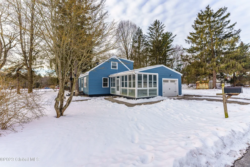 Unit for sale at 9 Roseland Boulevard, Ballston, NY 12027