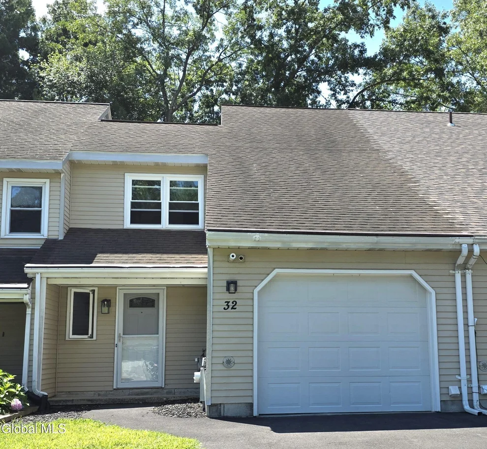 Unit for sale at 32 Old Coach Road, Clifton Park, NY 12065