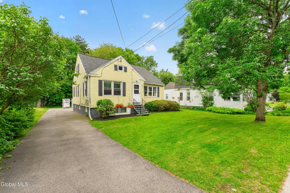 Unit for sale at 48 Schoolhouse Road, Guilderland, NY 12203