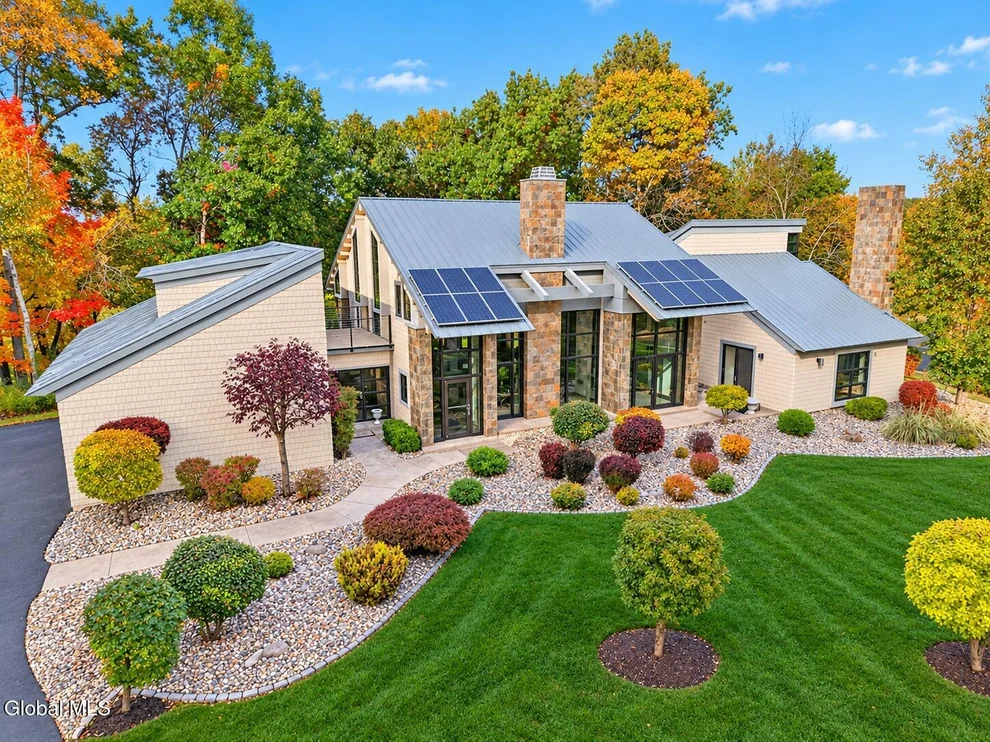 Unit for sale at 32 Shaker Bay Road, Colonie, NY 12110