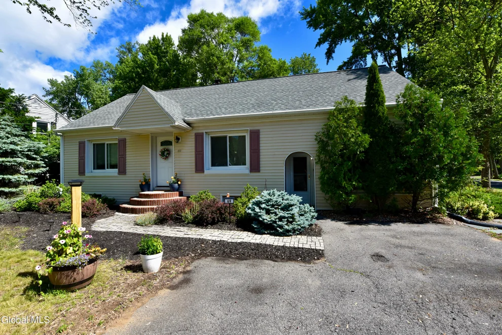 Unit for sale at 69 Gipp Road, Guilderland, NY 12203