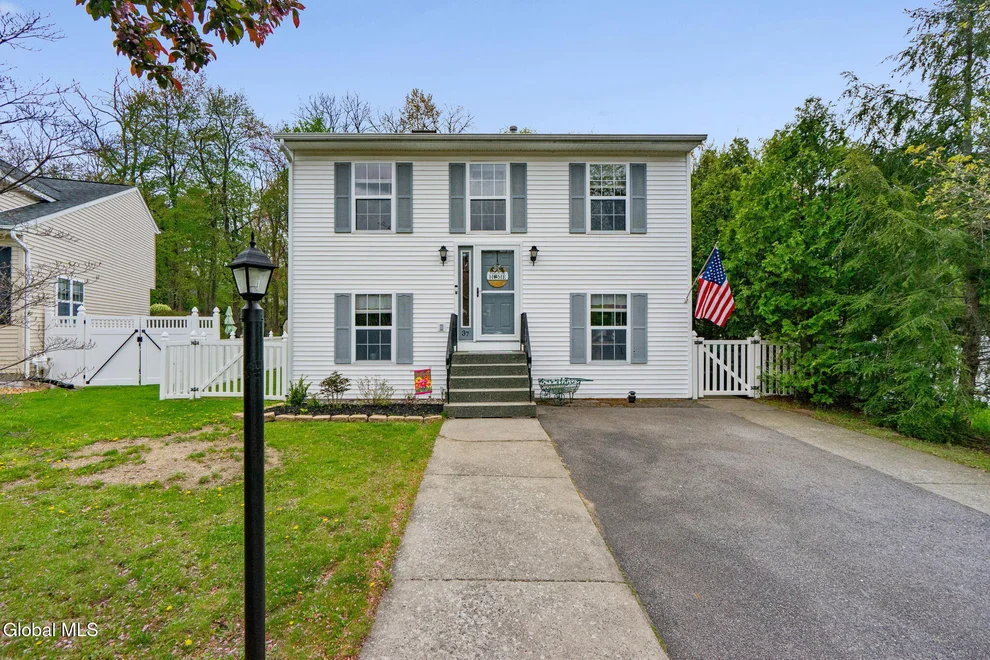 Unit for sale at 37 Wicken Square, Colonie, NY 12205