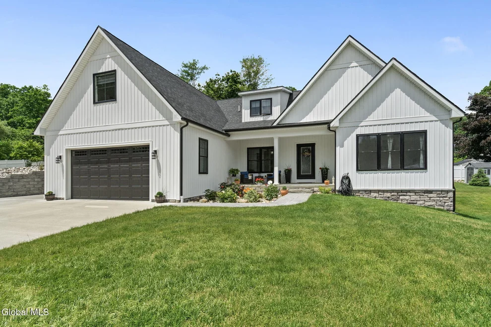Unit for sale at 1 Londonderry Way, Colonie, NY 12309