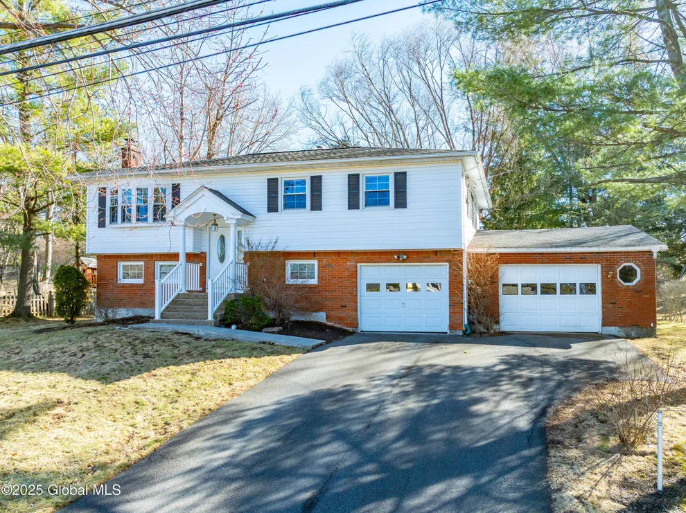 Unit for sale at 15 Meadowlark Drive, Colonie, NY 12110