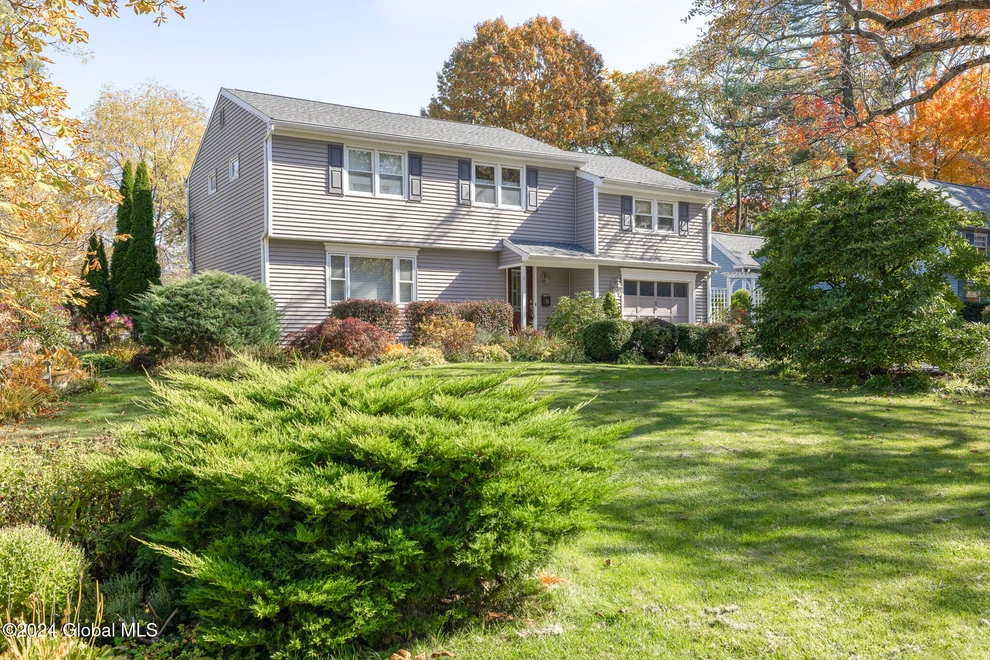 Unit for sale at 16 Woodridge Road, Bethlehem, NY 12054