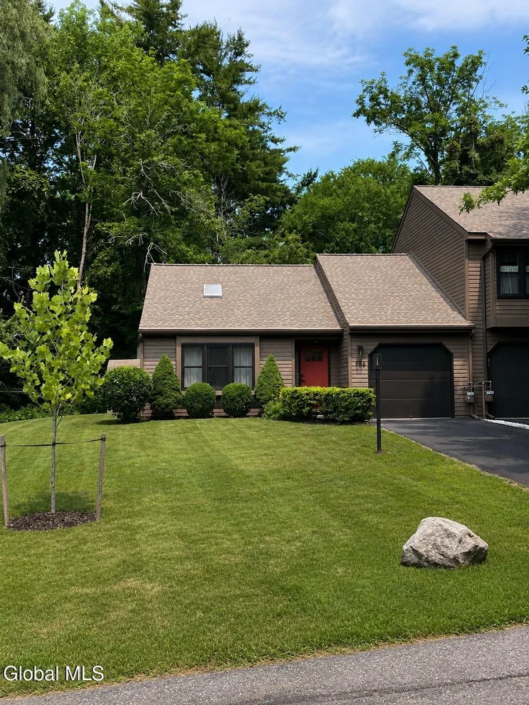 Unit for sale at 526 Townwood Drive, Guilderland, NY 12203