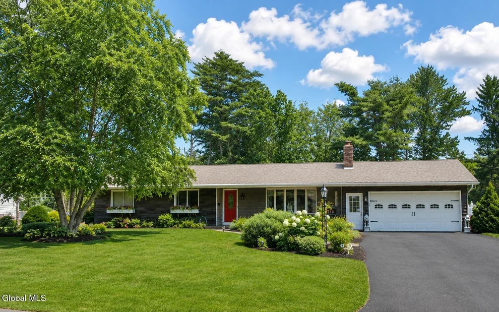 Unit for sale at 919 Londonderry Court, Schenectady, NY 12309