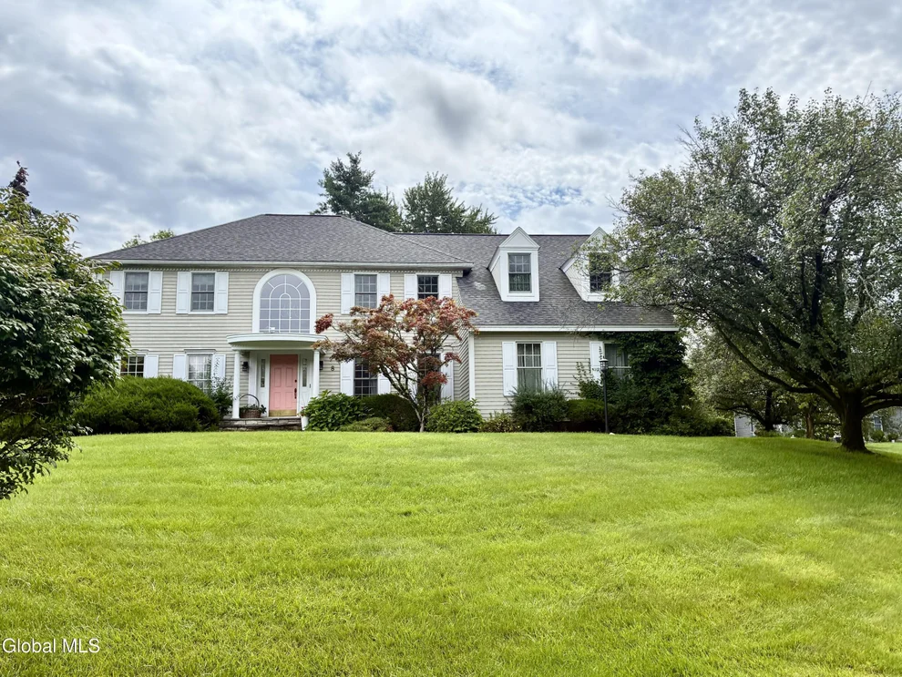 Unit for sale at 8 Wembley Court, Bethlehem, NY 12054