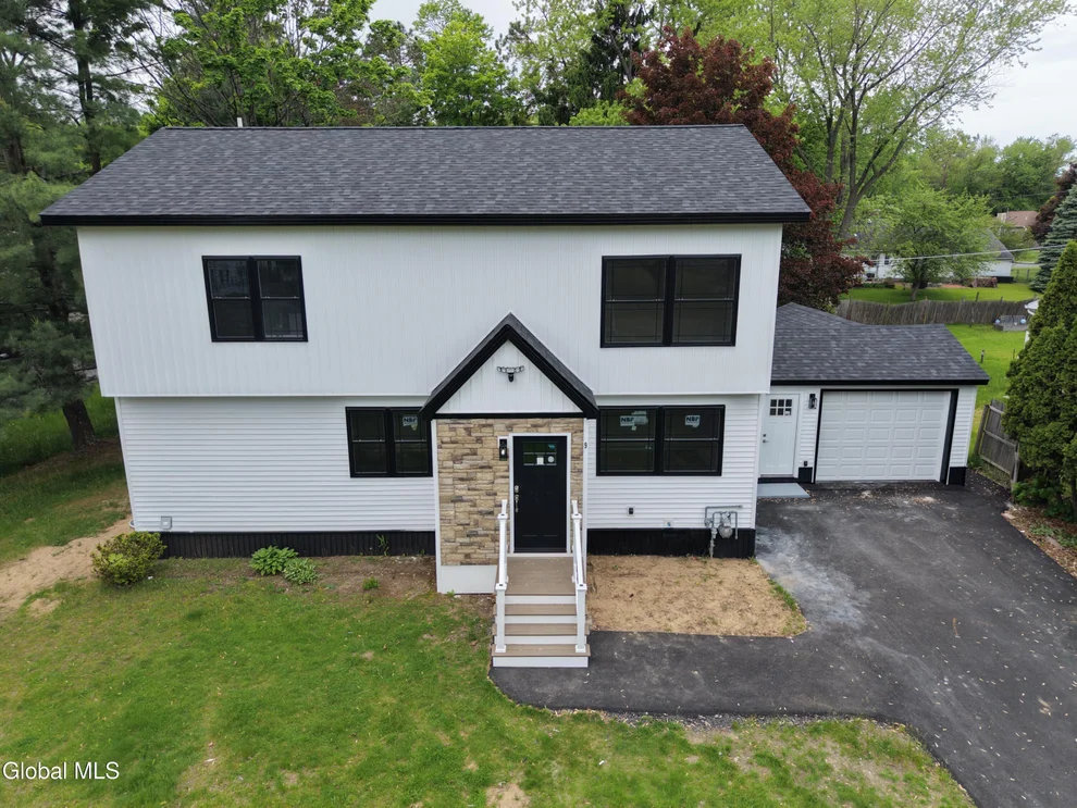 Unit for sale at 9 Alva Drive, Colonie, NY 12110