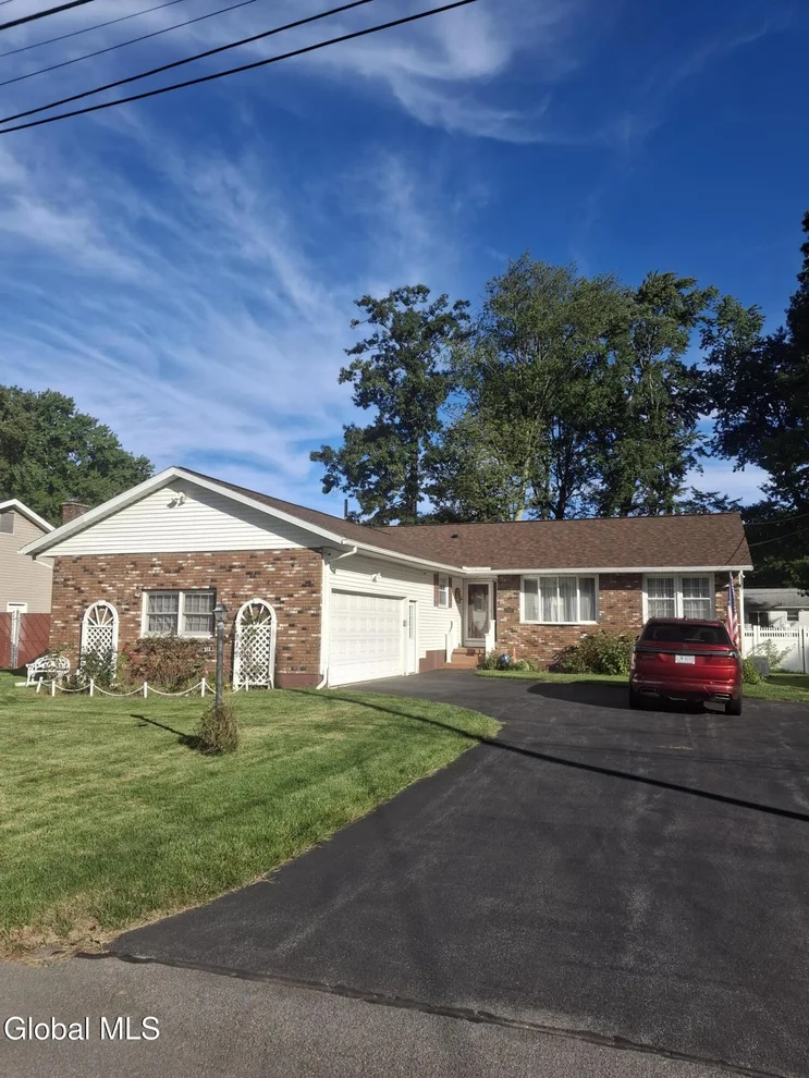 Unit for sale at 212 Shirlwood Drive, Rotterdam, NY 12306