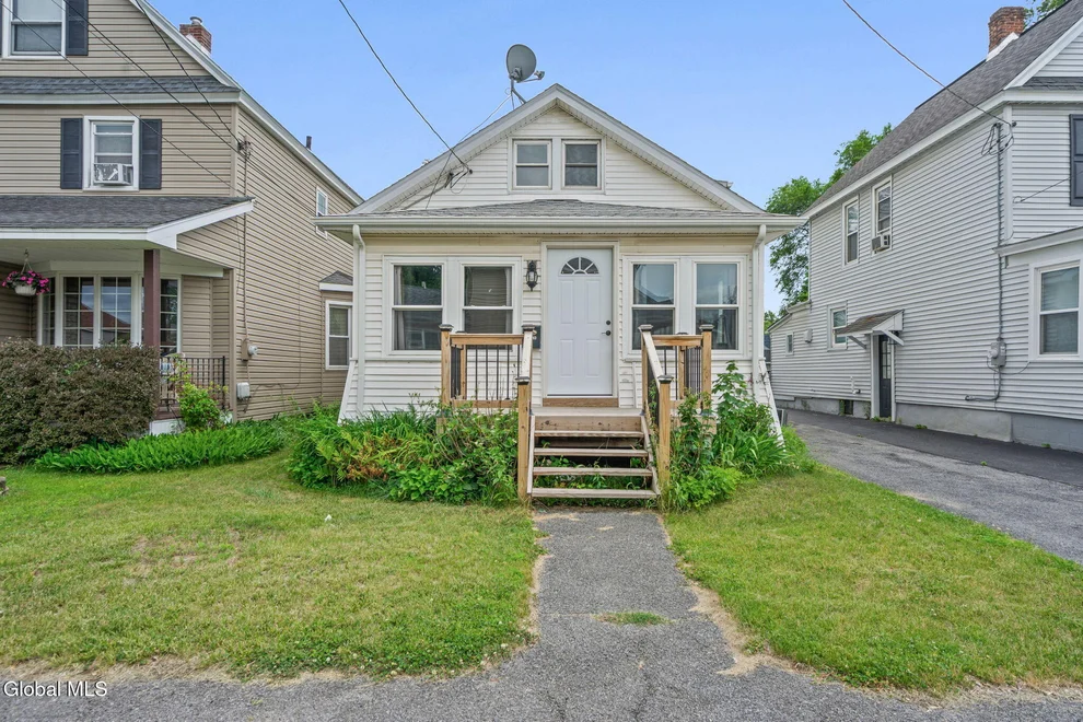 Unit for sale at 2726 Denver Avenue, Rotterdam, NY 12306