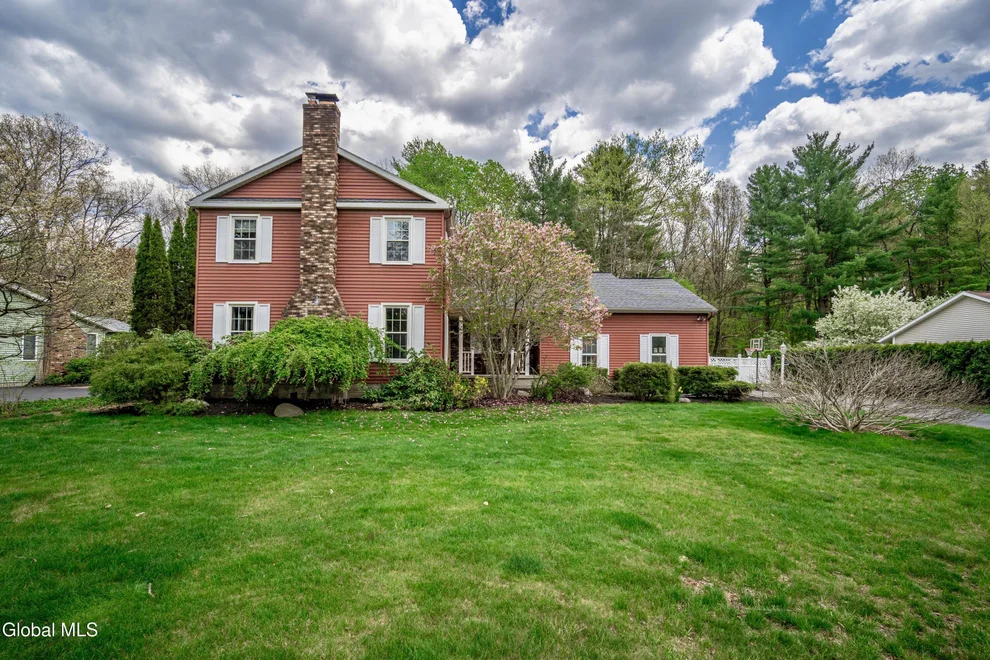 Unit for sale at 13 Royal Oak Drive, Clifton Park, NY 12065