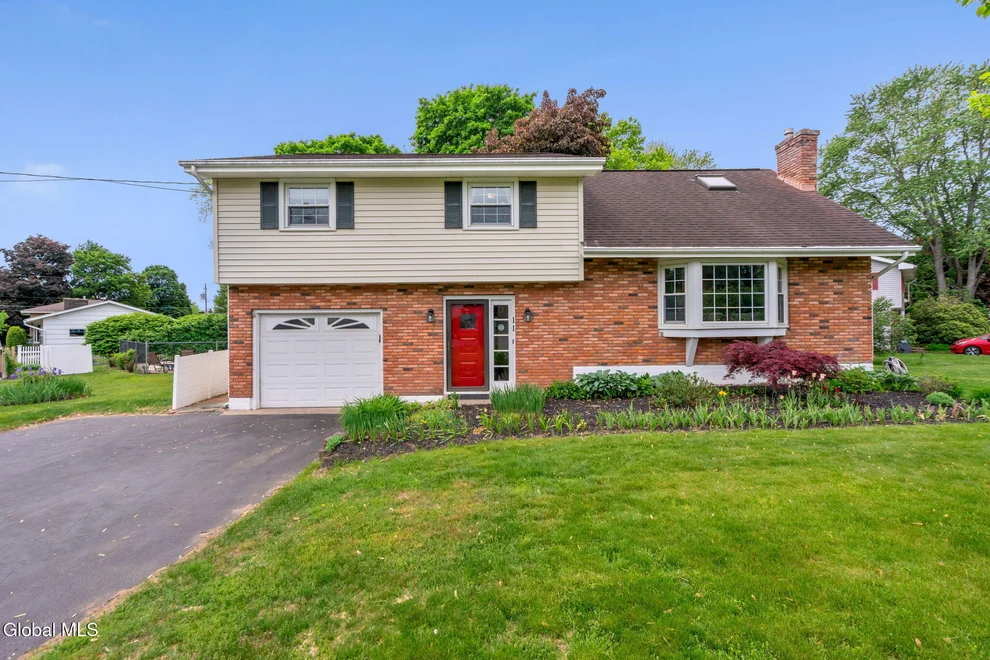 Unit for sale at 11 Sparton Lane, Glenville, NY 12019