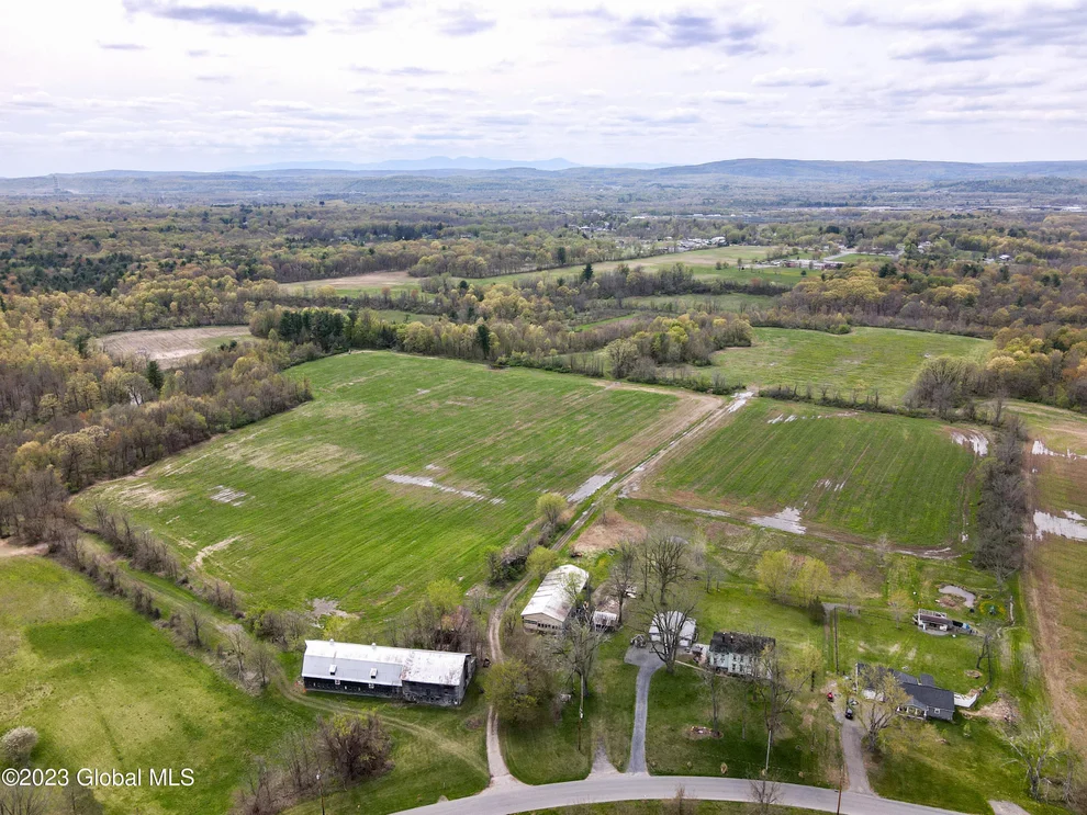 Unit for sale at 292 Clapper Road, Bethlehem, NY 12158
