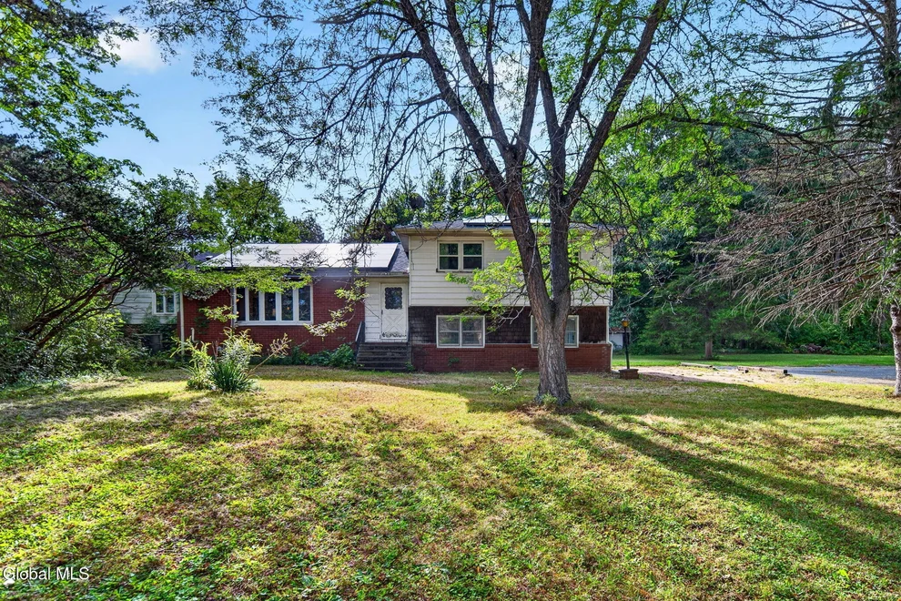 Unit for sale at 304 New Salem Road, New Scotland, NY 12186