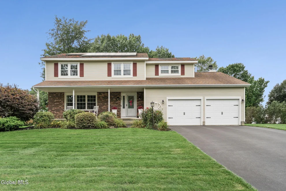 Unit for sale at 313 Debbie Drive, Rotterdam, NY 12306
