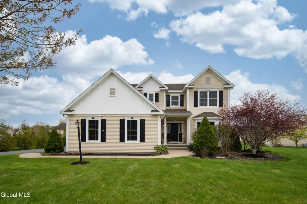 Unit for sale at 3 Skybrook Circle, Clifton Park, NY 12065