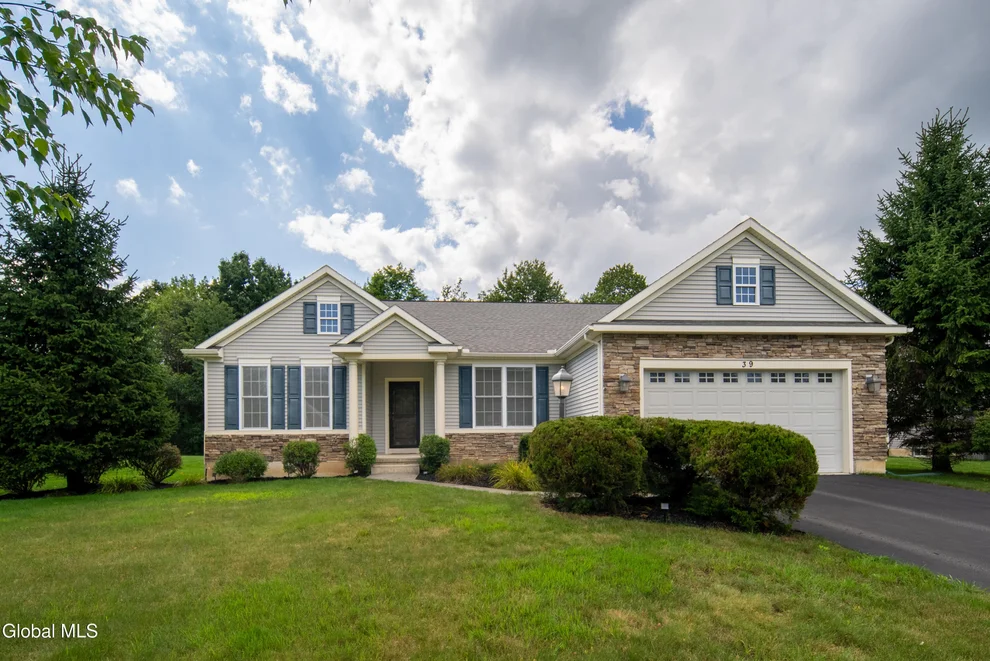 Unit for sale at 39 Chester Drive, Halfmoon, NY 12188