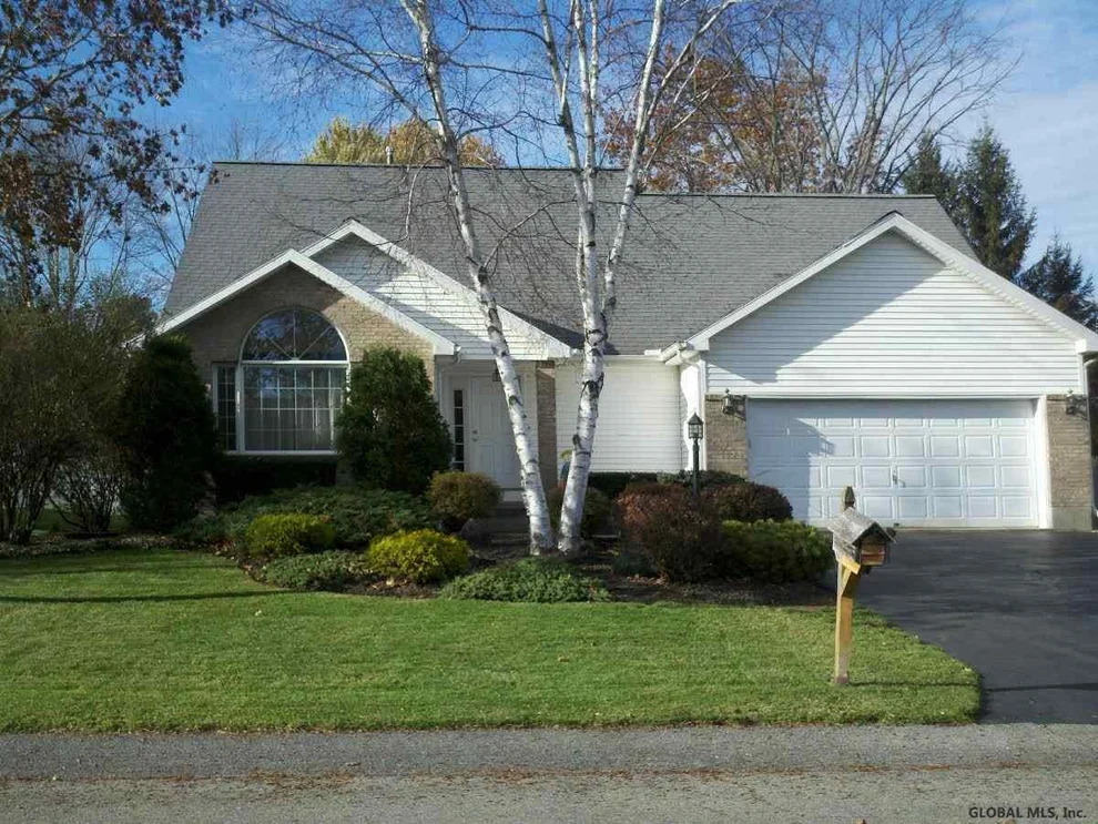 Unit for sale at 5 ST FRANCIS Lane, Colonie, NY 12304