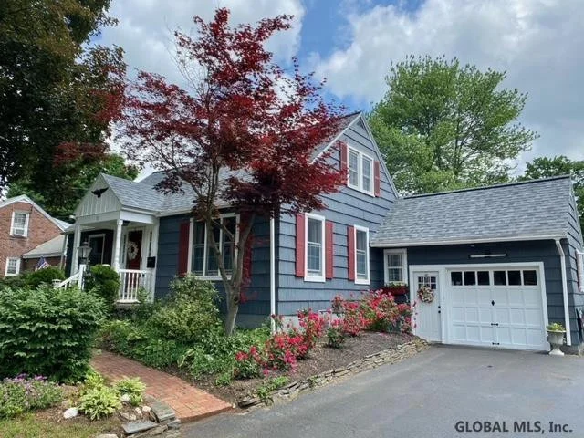 Unit for sale at 11 OAKWOOD Drive, Colonie, NY 12205