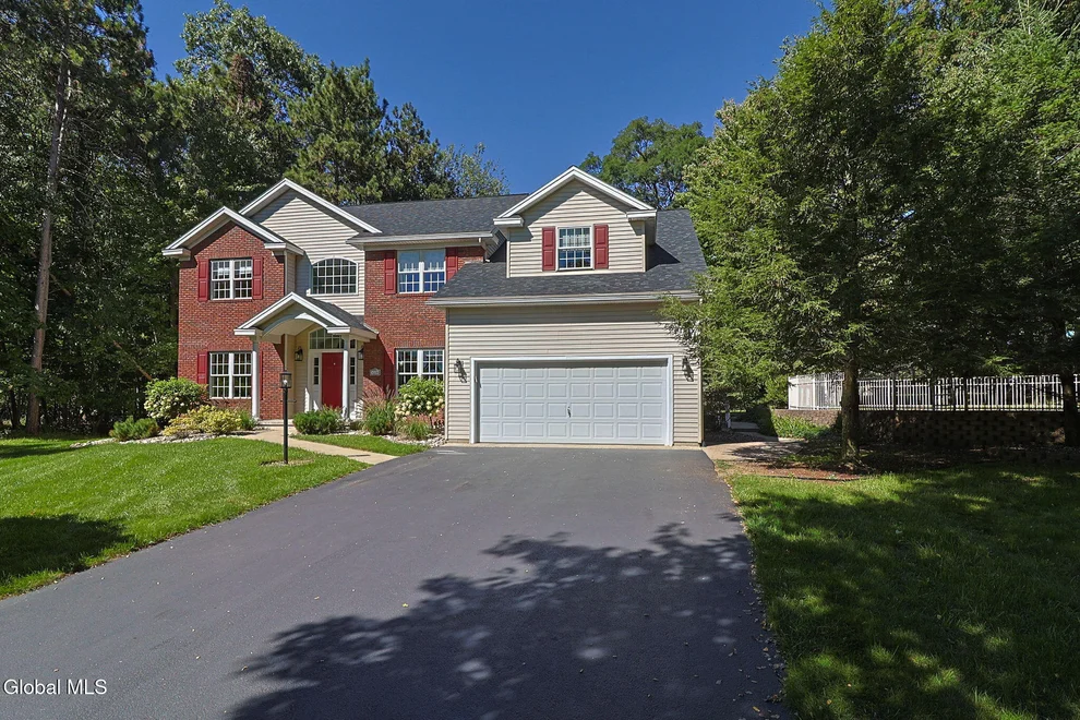 Unit for sale at 10 Darren's Way, Colonie, NY 12205