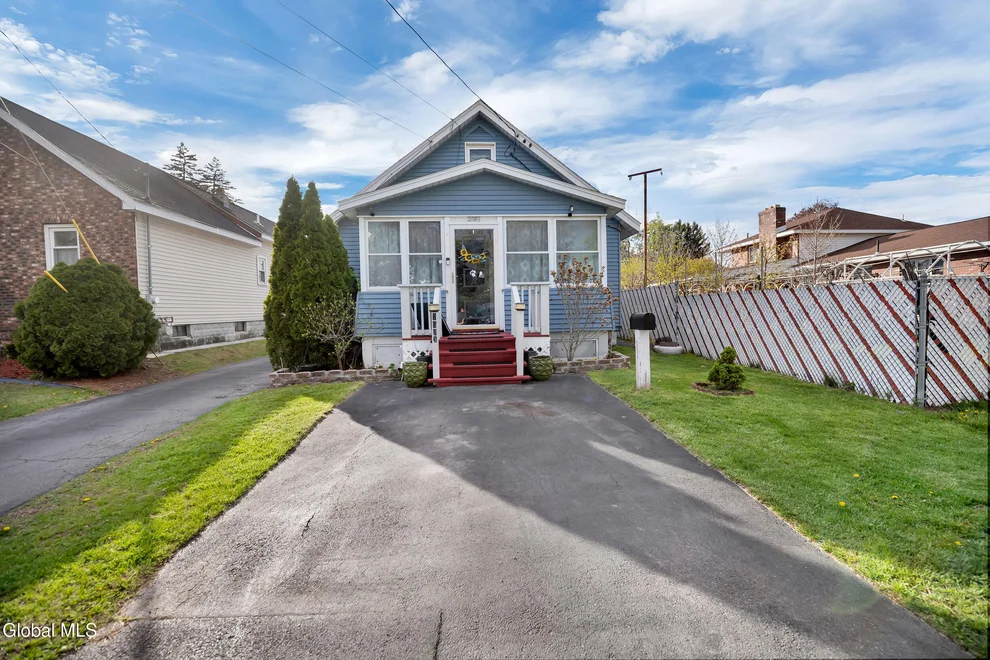 Unit for sale at 2093 Oaklawn Avenue, Rotterdam, NY 12306