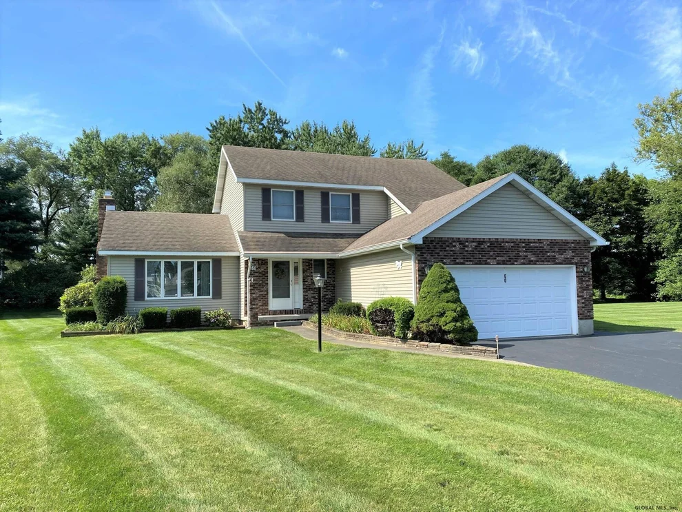 Unit for sale at 60 OLD BIRCH Lane, Colonie, NY 12205