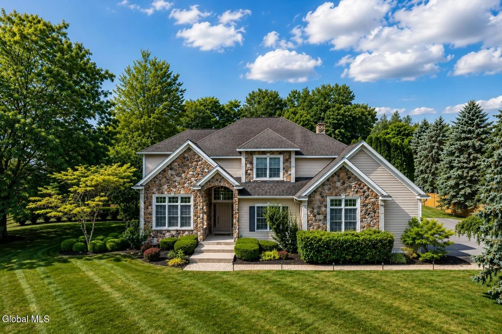 Unit for sale at 9 Long Creek Drive, Ballston, NY 12027