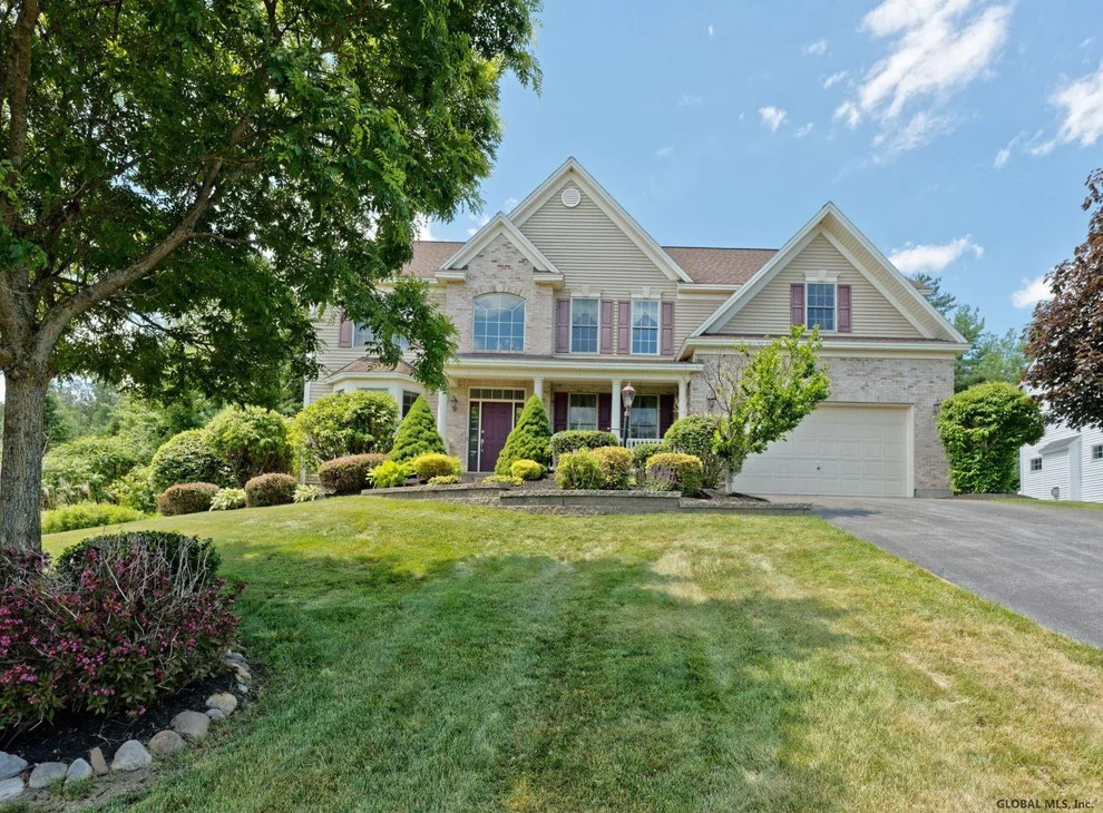 Unit for sale at 36 OUTLOOK Drive, Halfmoon, NY 12118