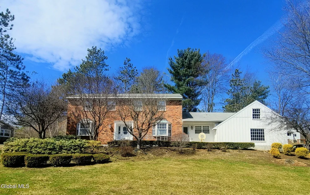 Unit for sale at 1205 Viewmont Drive, Niskayuna, NY 12309