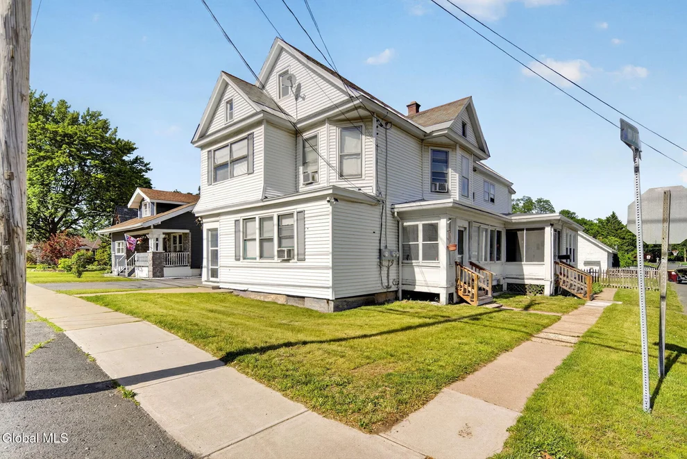 Unit for sale at 1374 Helderberg Avenue, Rotterdam, NY 12306
