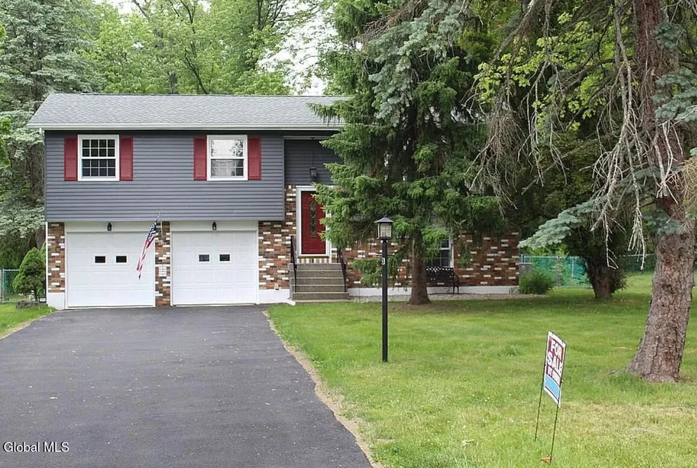 Unit for sale at 3 Tanners Lane, Rensselaer, NY 12144