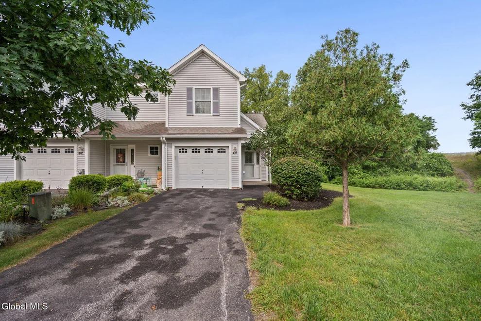 Unit for sale at 40 Cobblestone Court, Rotterdam, NY 12306