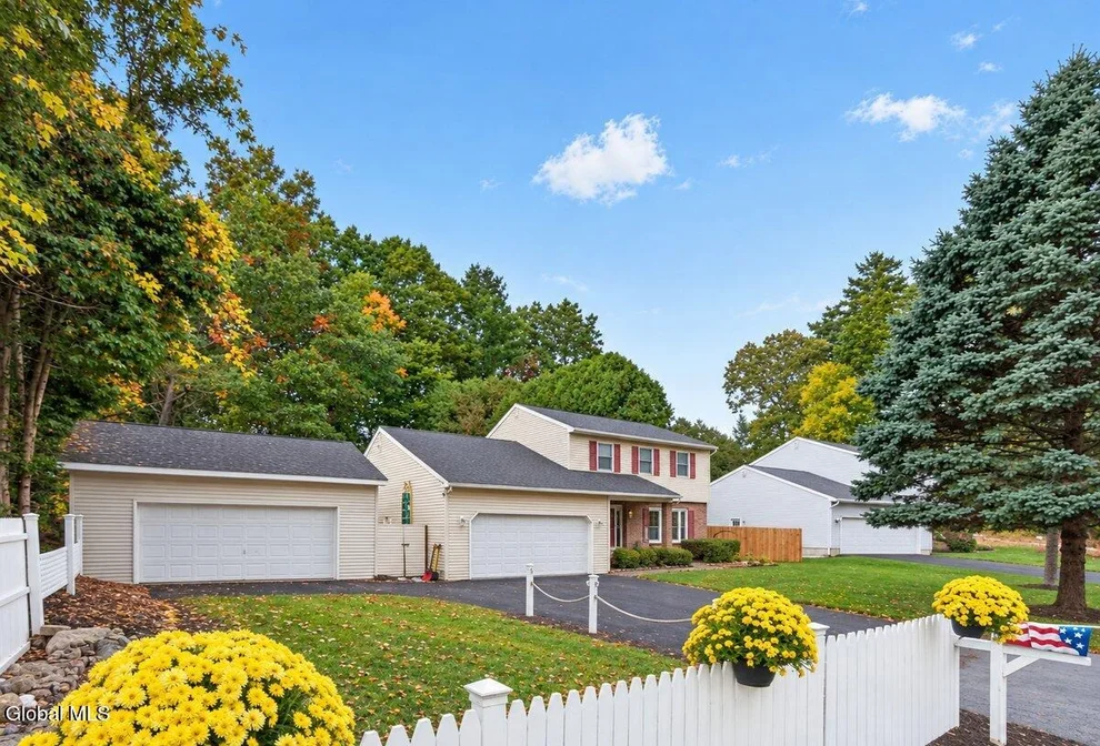 Unit for sale at 104 Old Coach Road, Clifton Park, NY 12065