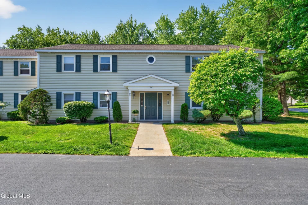 Unit for sale at 102 Cedarview Lane, Colonie, NY 12189