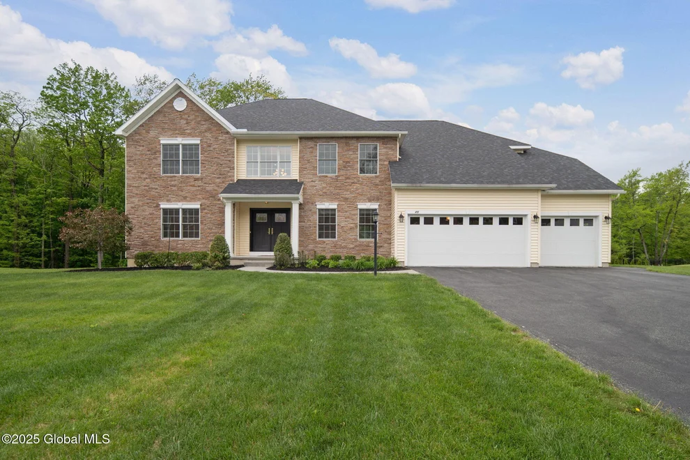 Unit for sale at 45 Tamarack Lane, Colonie, NY 12309