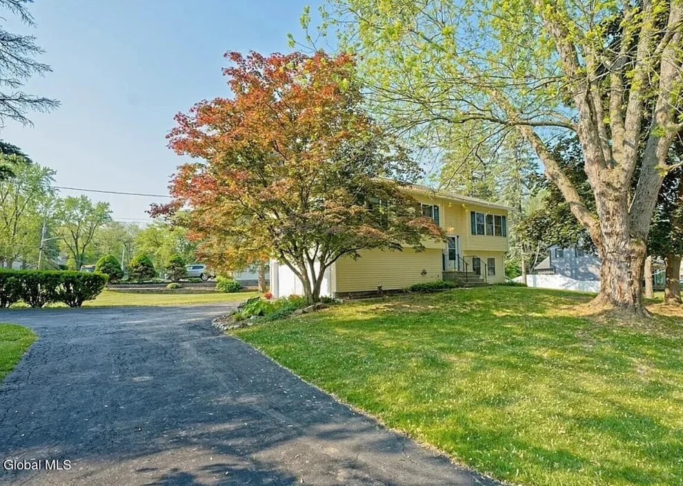 Unit for sale at 12 S Sparrowbush Road, Colonie, NY 12110