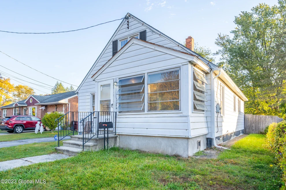 Unit for sale at 1758 Norfolk Avenue, Rotterdam, NY 12303