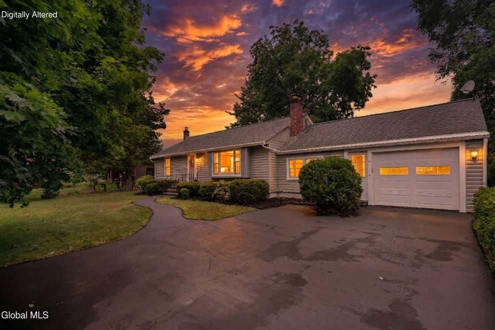 Unit for sale at 11 Carolyn Lane, Glenville, NY 12302