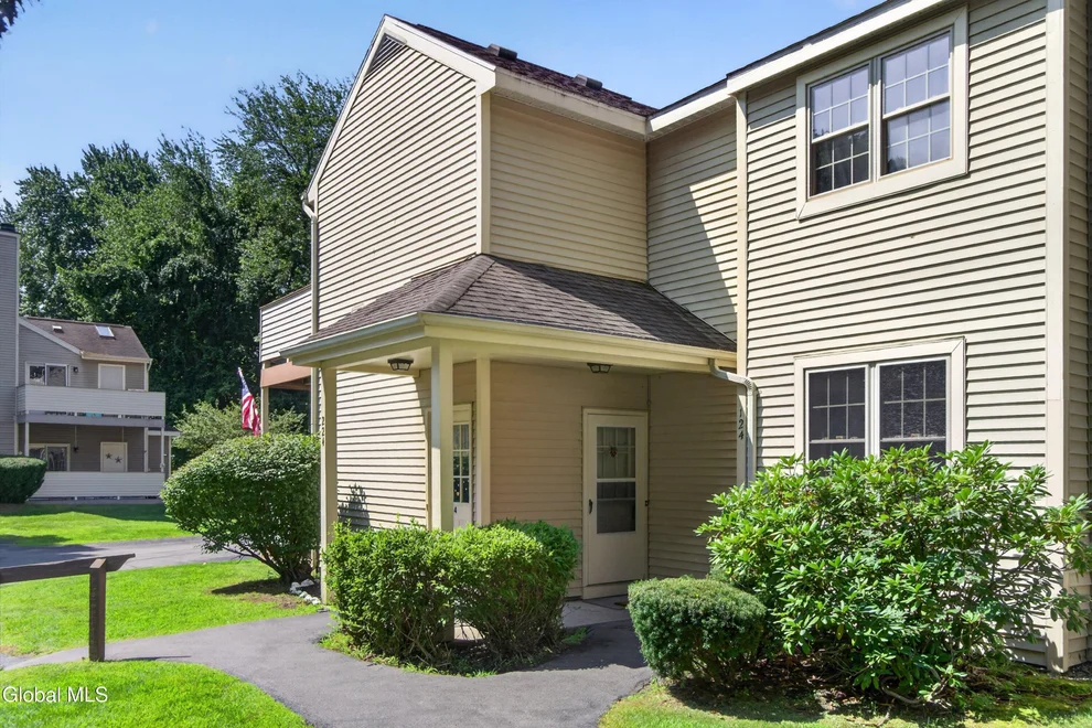 Unit for sale at 124 Monmouth Way, Halfmoon, NY 12065
