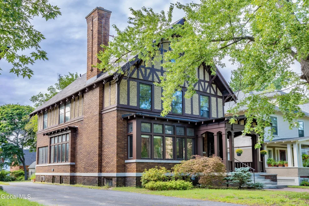 Unit for sale at 6 Morris Avenue, Schenectady, NY 12308
