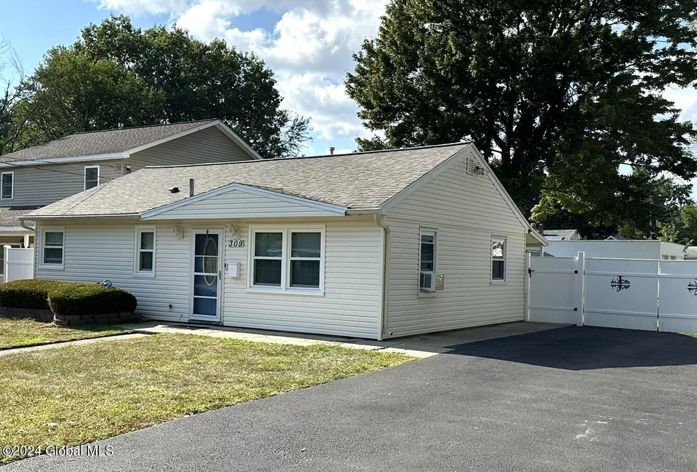 Unit for sale at 309 Chiswell Road, Schenectady, NY 12304