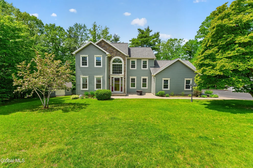 Unit for sale at 11 Pineview Lane, East Greenbush, NY 12061
