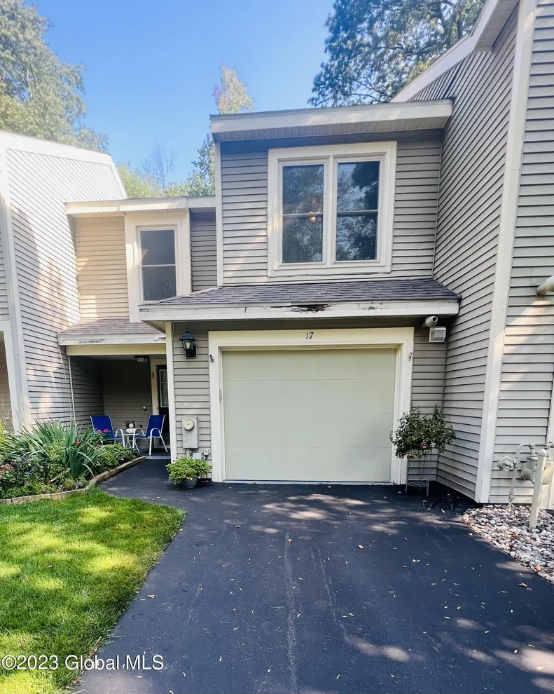 Unit for sale at 17 Generals Way, Clifton Park, NY 12065