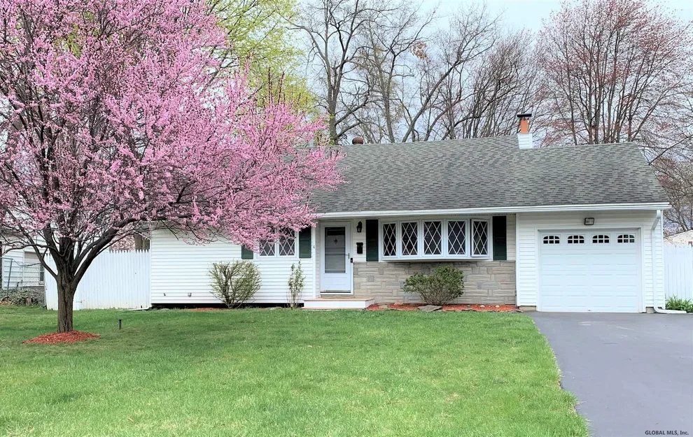 Unit for sale at 4 JEAN Place, Guilderland, NY 12303