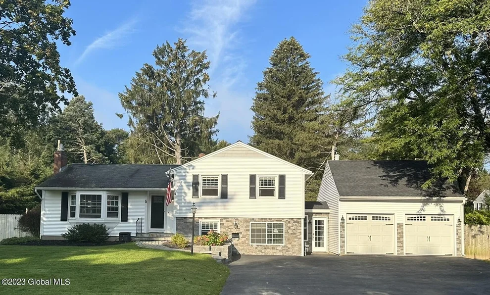 Unit for sale at 5 Southern Drive, Colonie, NY 12110