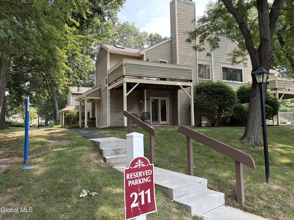 Unit for sale at 211 Grenadier Court, Halfmoon, NY 12065