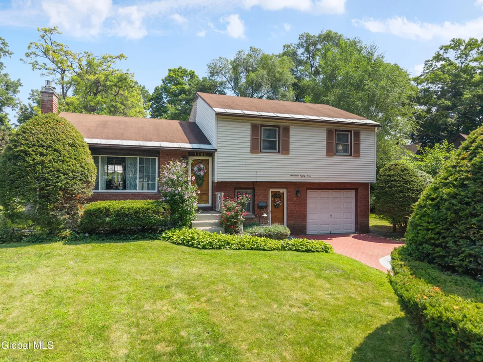 Unit for sale at 1783 St Mary's Lane, Schenectady, NY 12303