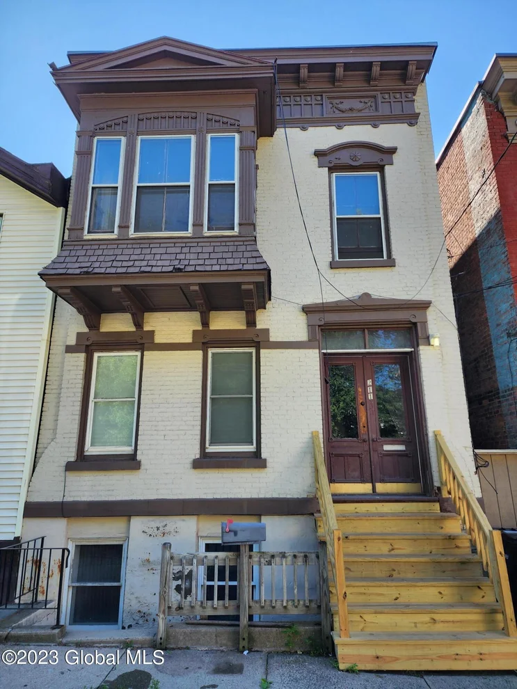 Unit for sale at 211 9th Street, Troy, NY 12180